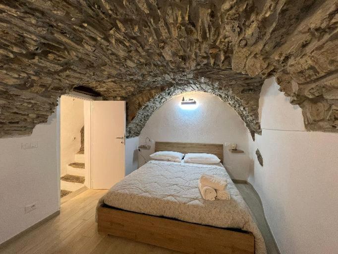 Appartamento Incantevole La Grotta Apricale Luaran gambar