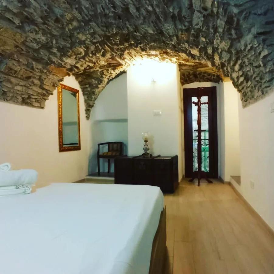 Appartamento Incantevole La Grotta Apricale Luaran gambar