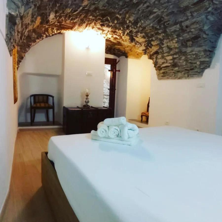Appartamento Incantevole La Grotta Apricale Luaran gambar